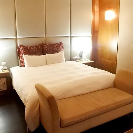 North Country Motel Yingge Bagian luar foto